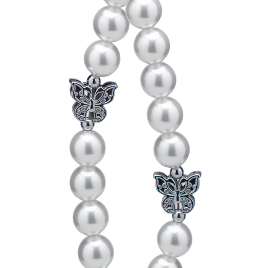Elegant pearl phone charm with butterfly accents, featuring shiny white pearls and detailed silver-tone butterfly charms.